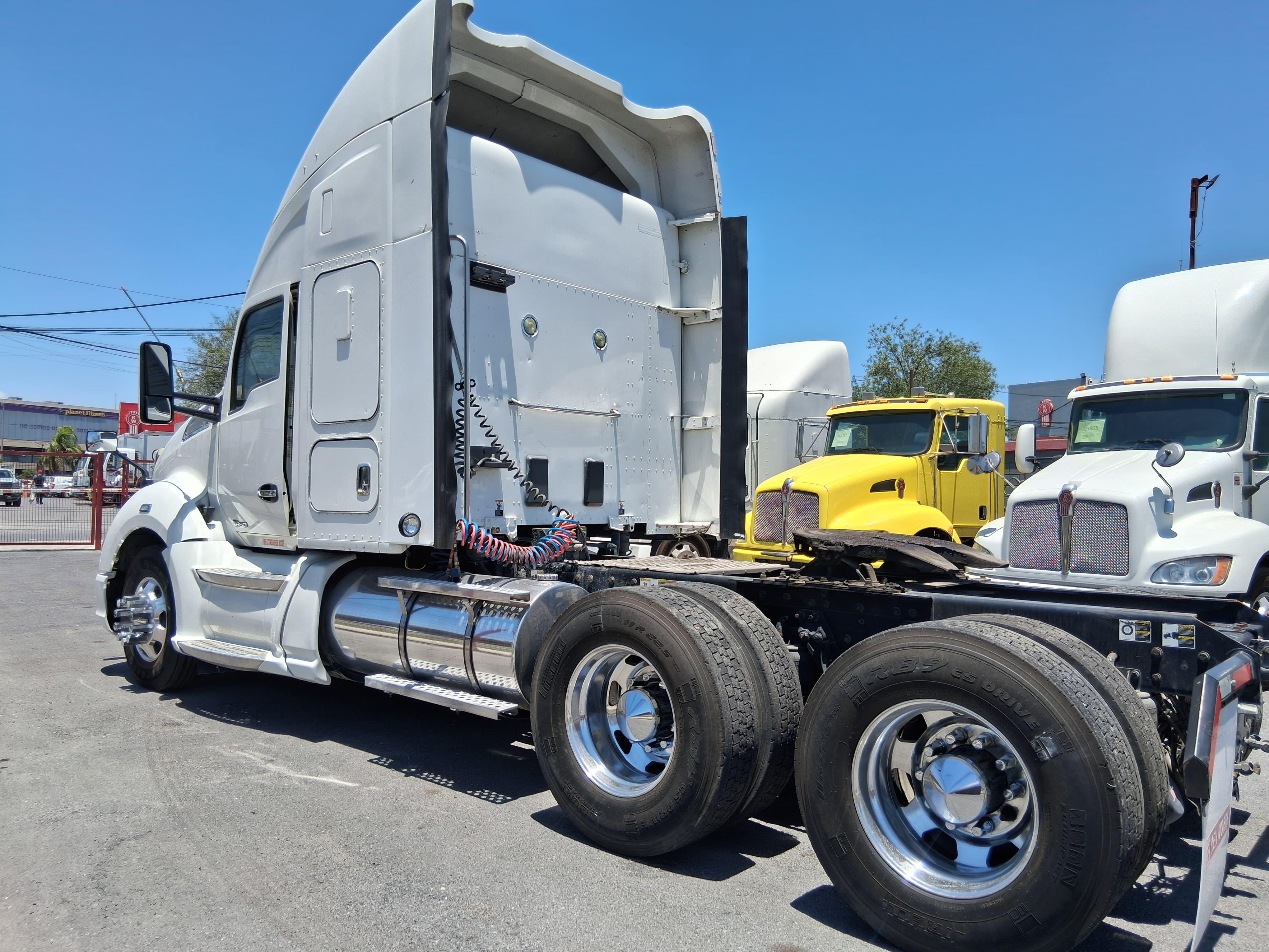 Kenworth T680 MX13 Paccar